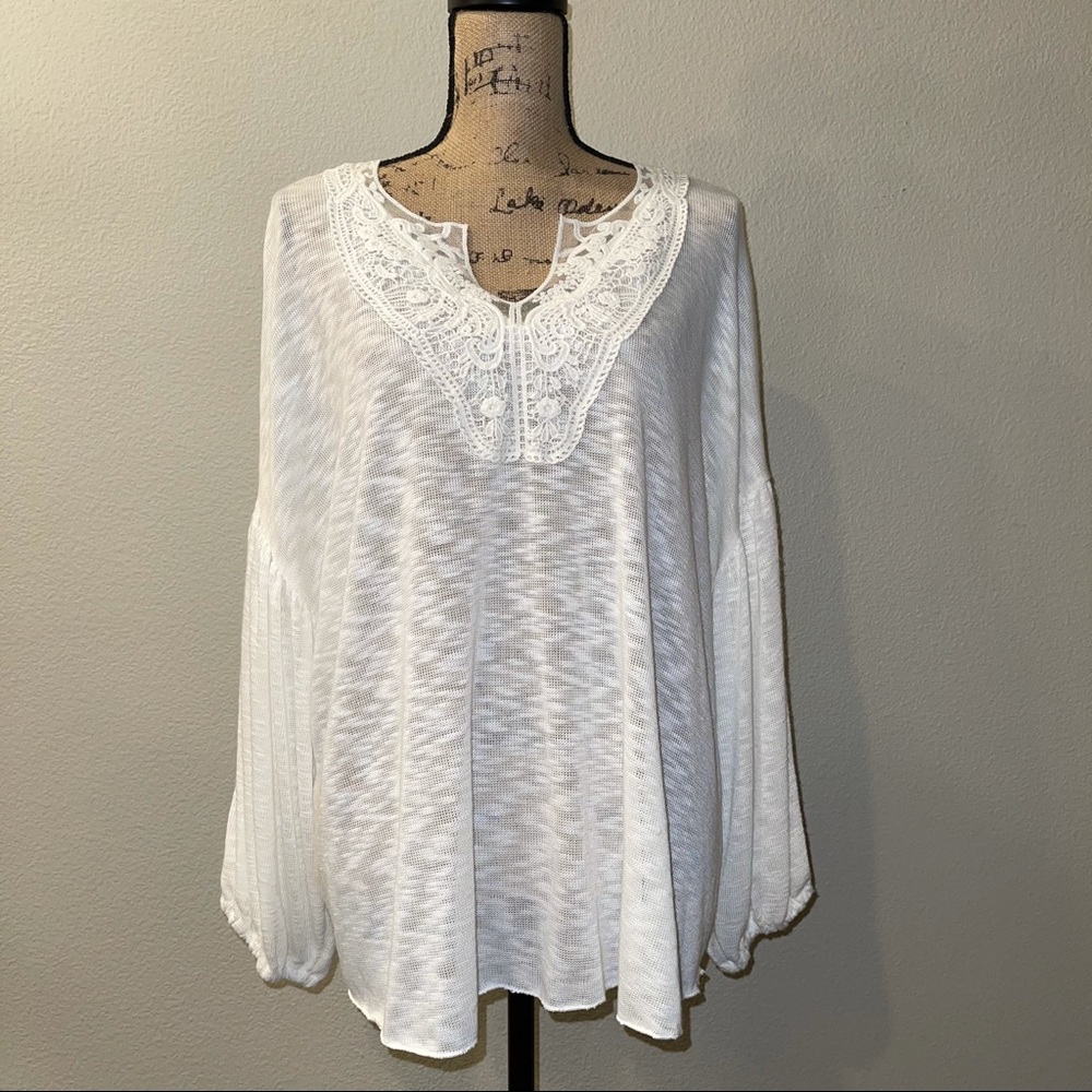 Studio JPR Woman Lace Neckline White Top Size 1X